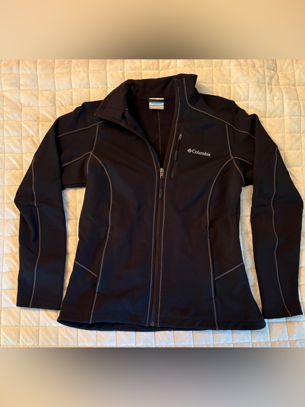 Columbia Women's Black Utility Softshell Jacket with Contrast Stitching